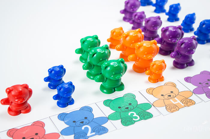 Counting to 10 is so much fun with these rainbow bear counters and printable preschool pack.