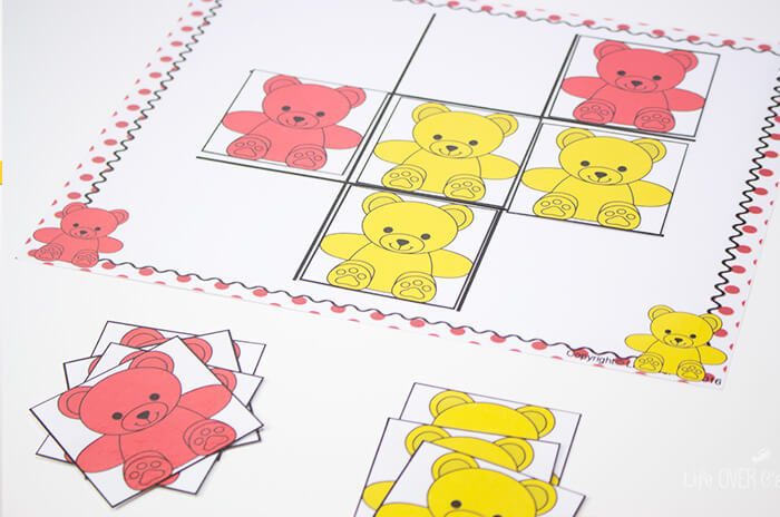Play tic-tac-toe with preschoolers using this rainbow bear preschool mega pack.