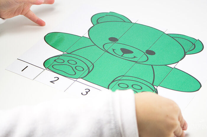 Count to 5 with the puzzles in this rainbow bear counter preschool pack.